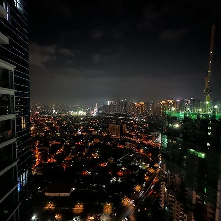 1 Bedroom Uptown Bgc Condo With Balcony Manila Exterior photo