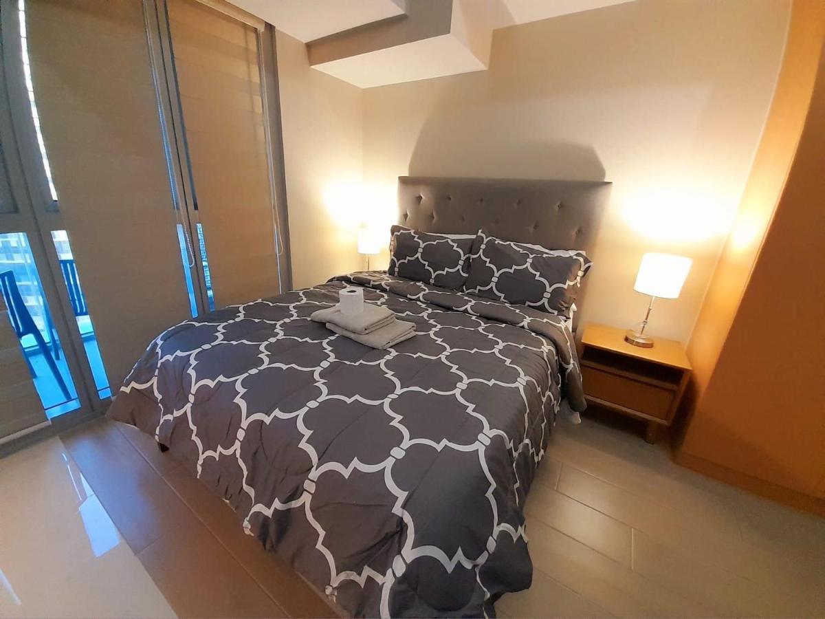 1 Bedroom Uptown Bgc Condo With Balcony Manila Exterior photo